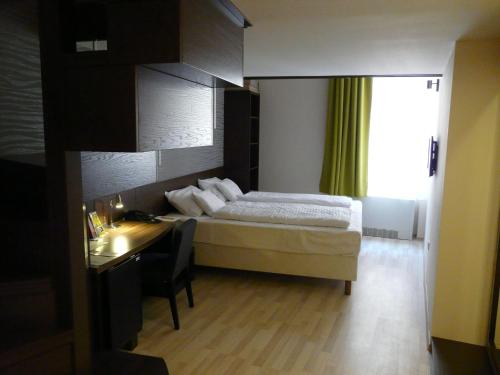 Tempat tidur dalam kamar di Soleil Apartman Szeged
