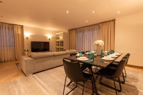 a living room with a table and a couch at Basha Apartment PREMIUM Sopot 1 in Sopot