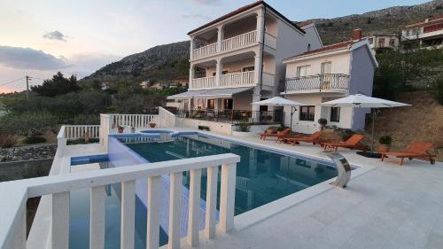 Бассейн в Sea view Luxury Hotel Villa Conte with private swiming pool and romantic SPA или поблизости