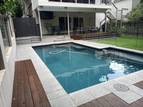 Kolam renang di atau dekat dengan Adorable Private 2 bedroom Guest Suite + pool