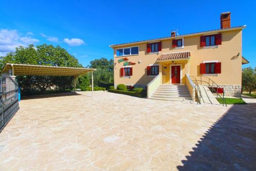 Family friendly house with a swimming pool Sisan, Medulin - 20775