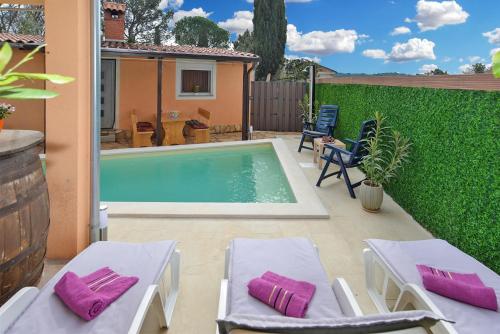 Family-friendly apartments with swimming pool Fazana - 20792