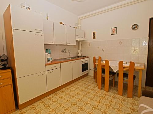 Apartments with parking space Banjole, Pula - 20813