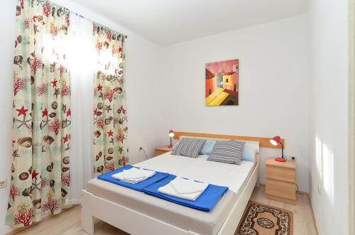 Apartments with parking space Stinjan, Pula - 20816