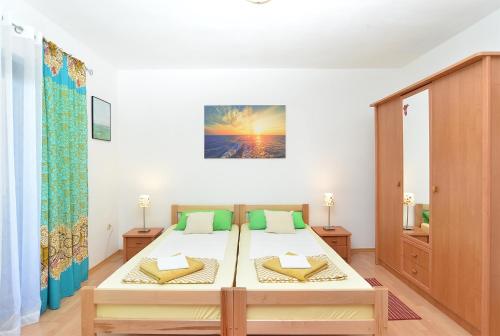 Apartments with parking space Stinjan, Pula - 20816