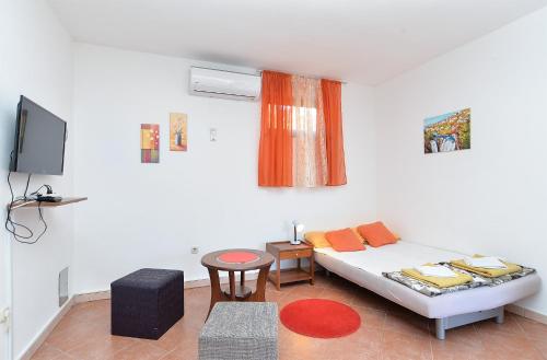 Apartments with parking space Stinjan, Pula - 20816