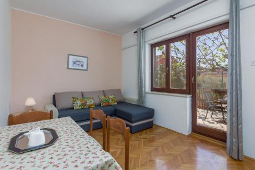 Apartments with parking space Fazana - 20822