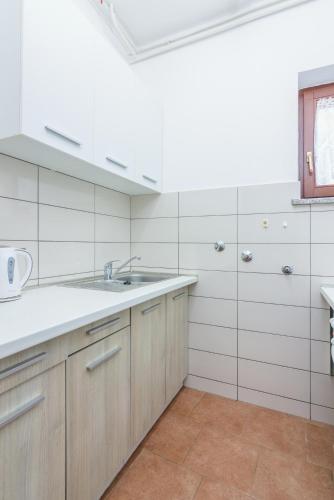 Apartments with parking space Fazana - 20822