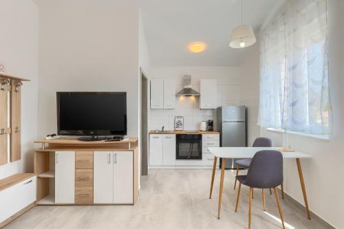 Family-friendly apartments with swimming pool Medulin - 20909