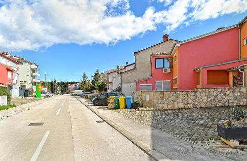 Apartments with parking space Pula - 21036