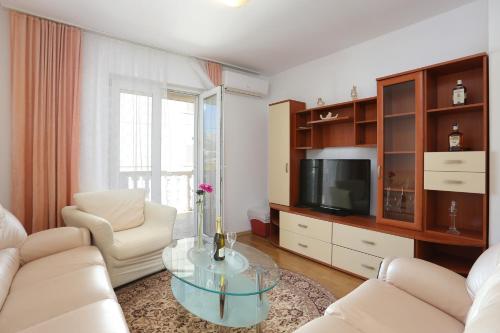 Family-friendly apartments with swimming pool Split - 21026