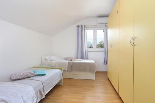 Family-friendly apartments with swimming pool Split - 21026