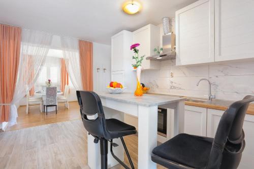 Family-friendly apartments with swimming pool Split - 21026
