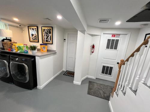 Kuchyň nebo kuchyňský kout v ubytování Roslindale village condos