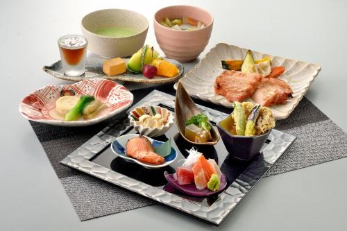 旅館の敷地内または近くでの食事または食べ物