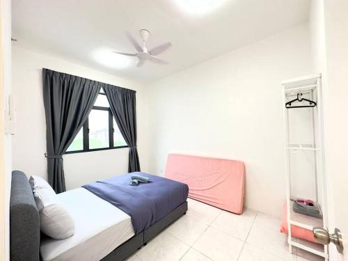 a bedroom with a bed and a window at TheSun #BayanLepas#QueensbayMall#PISA#USM in Bayan Lepas