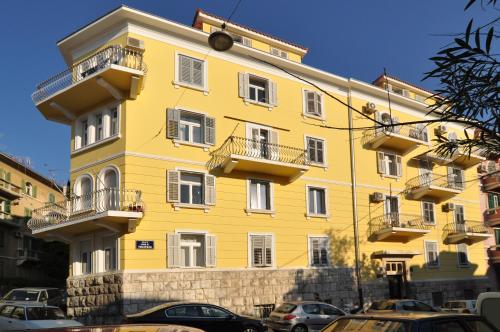Deluxe Apartments & Rooms Sarella