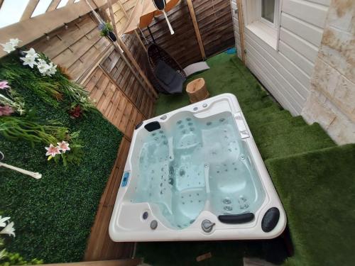 suite spa jacuzzi tout confort – Photos 4