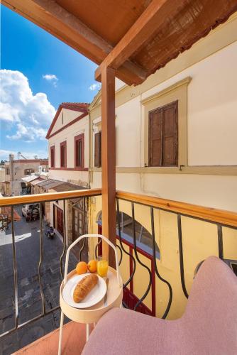 A Unique 3-4 bedrooms house in OLD TOWN
