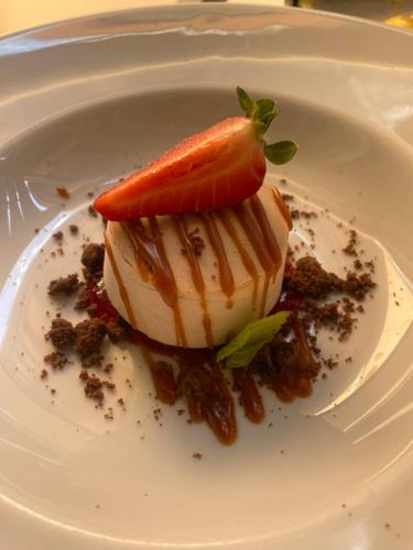 a dessert with a carrot on a white plate at Agriturismo Montefabbrello in Magazzini