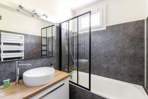 Phòng tắm tại Le Bosquet 3 par Dodo-a-Cassis