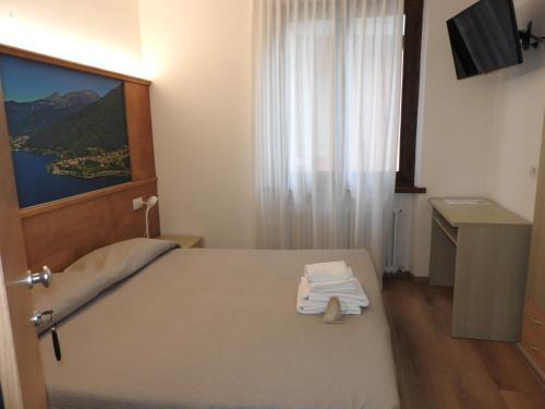 Ένα ή περισσότερα κρεβάτια σε δωμάτιο στο Albergo Silvana