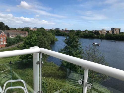 Gallery image of Beautiful river views: 2 bed / 2 bath modern flat in Cardiff