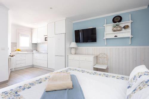 3 apartments 50m from the Las Americas Promenade with heated pool