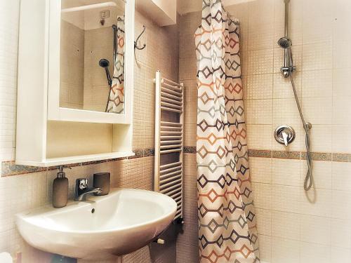 a bathroom with a sink and a shower at Le Masserie Case Vacanza in Villetta Barrea