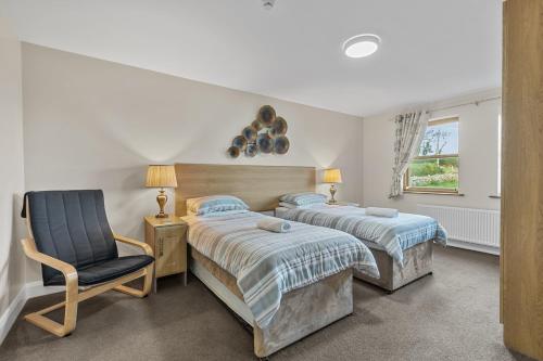 Postel nebo postele na pokoji v ubytování Tollyrose Country House