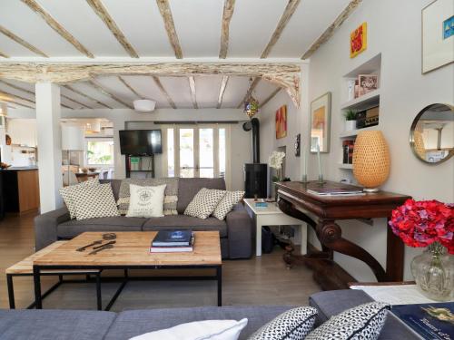 Khu vực ghế ngồi tại Limanaki Villa