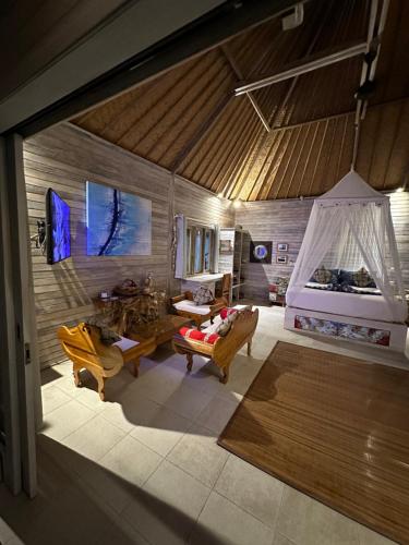 Μια τηλεόραση ή/και κέντρο ψυχαγωγίας στο Villas Gede 888 Private Pool