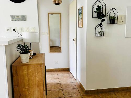 a hallway with a sink and a mirror and a table at Appartement T2 à Cambo-les-Bains, RDC, piscine, proche thermes, wifi, parking privé, non-fumeur. - FR-1-495-33 in Cambo-les-Bains