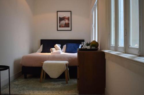 Een bed of bedden in een kamer bij Rembrandtplein Apartments