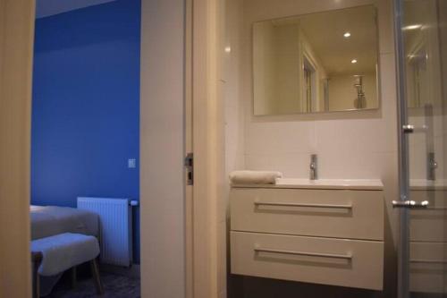 a bathroom with a sink and a mirror at Rembrandtplein Apartments in Amsterdam