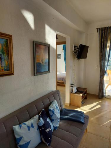 Et tv og/eller underholdning på Port bay view, Porto Coufo