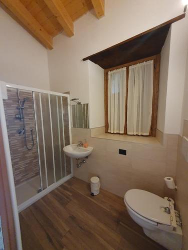 Koupelna v ubytování La Tana del Tasso Rooms&Breakfast