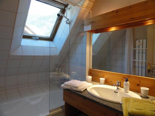 Ένα μπάνιο στο Les Terrasses des Glaciers - Appartement 2