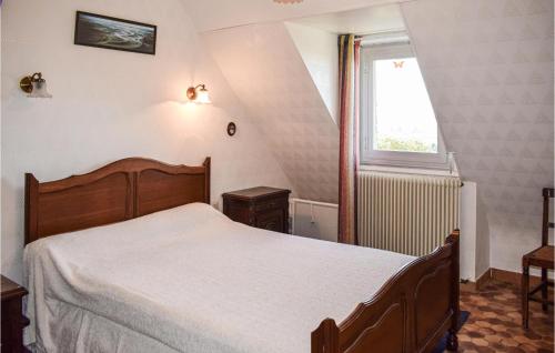 a bedroom with a bed and a window at Amazing Home In Kerbors With Wifi And 3 Bedrooms in Kerbors