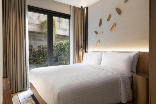 Кровать или кровати в номере Marriott Executive Apartments Istanbul Fulya