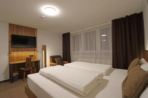Ένα ή περισσότερα κρεβάτια σε δωμάτιο στο Hotel Kreuz Höhengasthof
