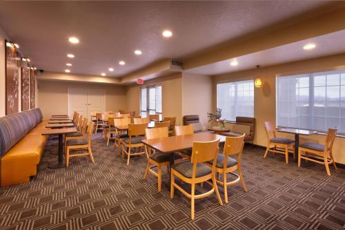 a dining room with tables and chairs and windows at TownePlace Suites Boise West / Meridian in Meridian