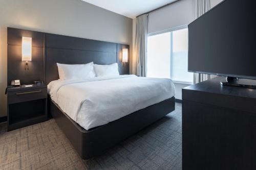 Кровать или кровати в номере Residence Inn by Marriott Wilkes-Barre Arena