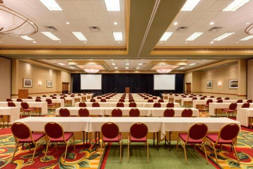 Der Geschäftsbereich oder Konferenzraum in der Unterkunft Radisson Hotel Cedar Rapids