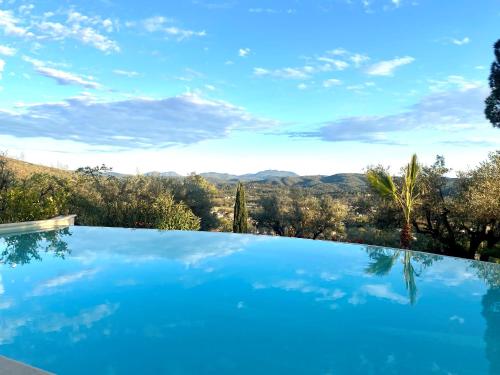 a swimming pool with a view of the mountains at Les Lodges de Saint Cassien 2 in Montauroux