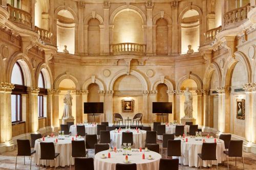 Μια τηλεόραση ή/και κέντρο ψυχαγωγίας στο Bristol Marriott Royal Hotel