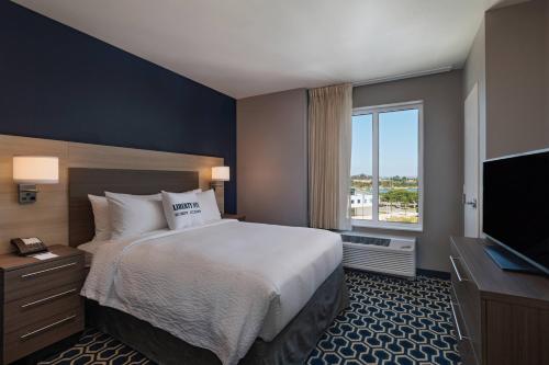 TownePlace Suites by Marriott San Diego Airport/Liberty Station Image