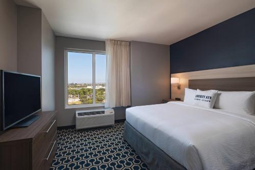 TownePlace Suites by Marriott San Diego Airport/Liberty Station Image