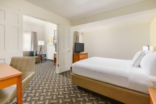 Posteľ alebo postele v izbe v ubytovaní Residence Inn Hartford Windsor