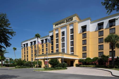 SpringHill Suites by Marriott Tampa Westshore في تامبا: اطلالة خارجية على اجنحة هامبتون ان انهايم
